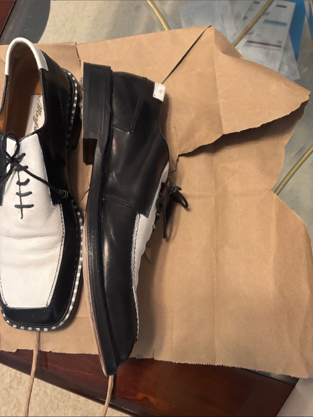 Mezlan Black and White Two-Tone Leather Lace-Up Oxfords - Picture 2 of 6